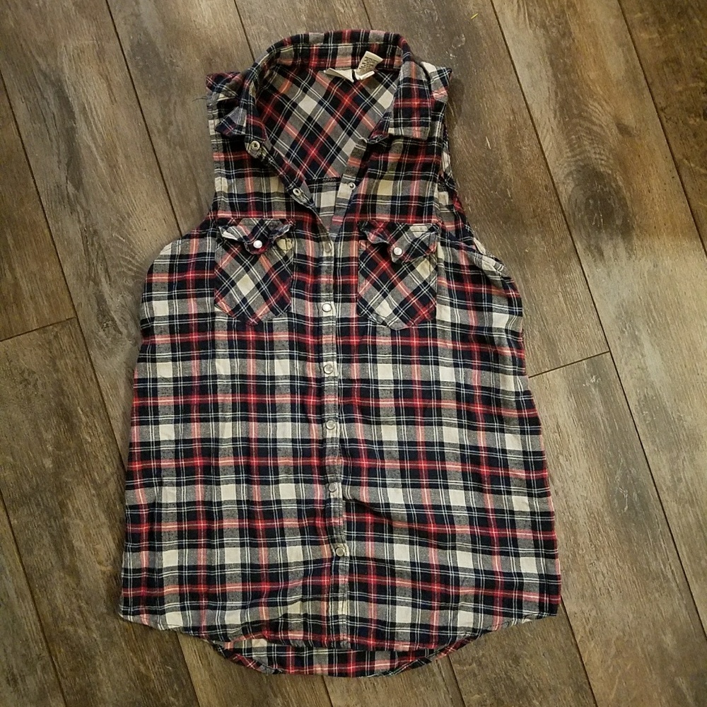 !!!Pick 3 for $12!!! Mudd plaid vest top. Small